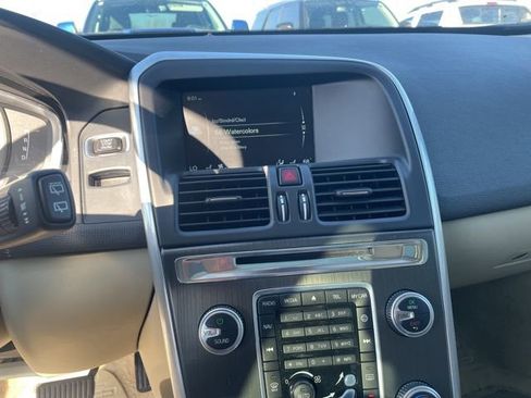 Used 2016 Volvo XC60 T5 Premier image 9