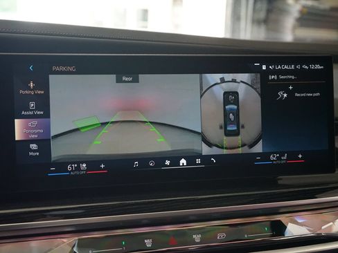 Used 2025 BMW 740i w/ Premium Package RWD image 16