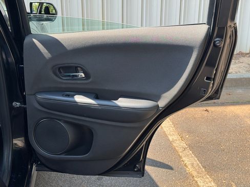 Used 2019 Honda HR-V LX image 36
