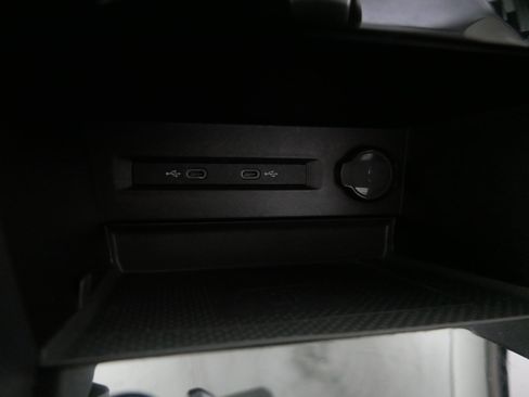 Used 2022 Volkswagen Taos SEL image 29