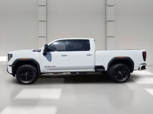 Used 2024 GMC Sierra 2500 AT4 w/ Technology Package AWD/4WD image 4