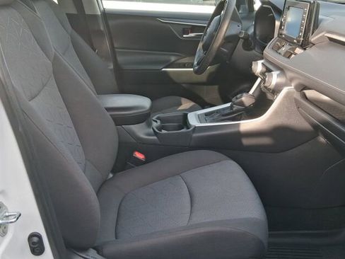 Used 2020 Toyota RAV4 XLE image 22