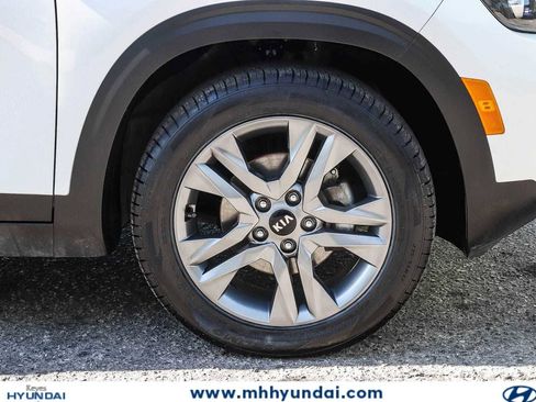 Used 2021 Kia Seltos S FWD image 9