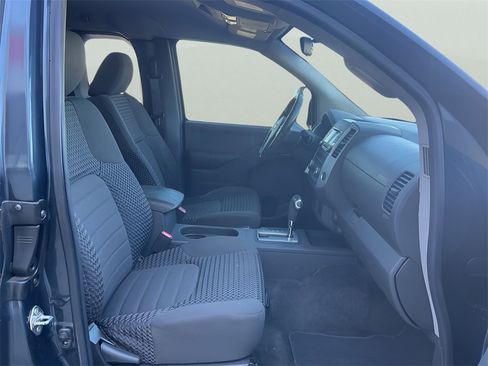 Used 2017 Nissan Frontier SV image 11