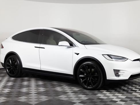 Used 2020 Tesla Model X Long Range image 10