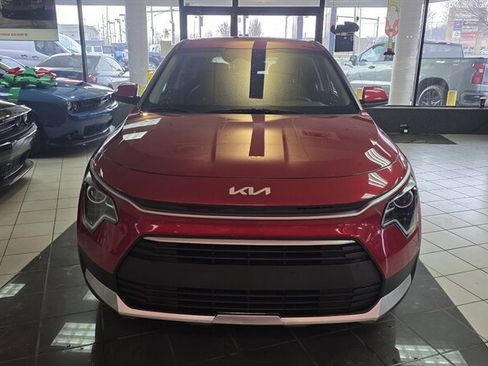 Used 2023 Kia Niro LX image 3