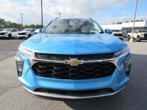 New 2026 Chevrolet Trax LT w/ LT Convenience Package image 2