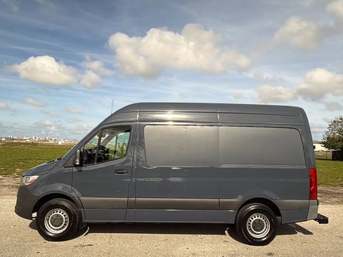 Used 2019 Mercedes-Benz Sprinter 144 image 2