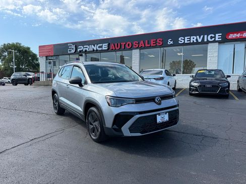 Used 2025 Volkswagen Taos S FWD image 1