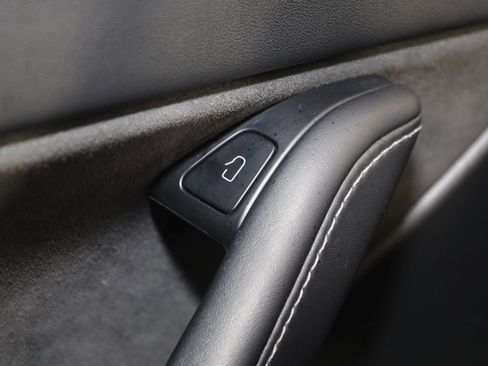 Used 2022 Tesla Model Y Performance image 28