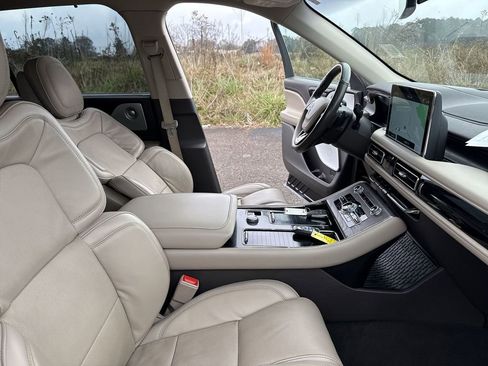 Used 2023 Lincoln Aviator Reserve w/ Equipment Group 201A image 35