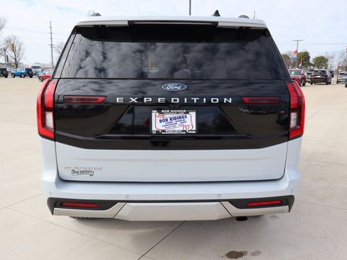 Used 2025 Ford Expedition Platinum image 6