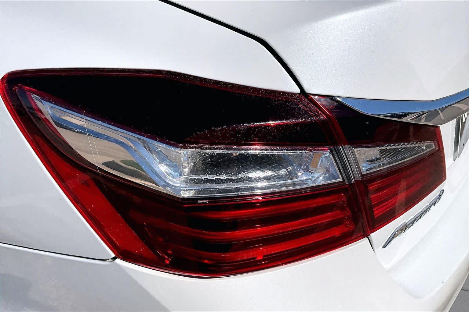 Used 2017 Honda Accord EX image 29