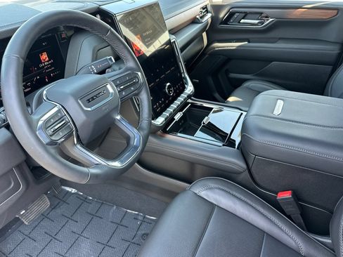 Used 2026 GMC Yukon Denali w/ Sun & Power Step Package AWD/4WD image 11