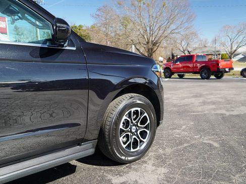 Used 2024 Ford Expedition Max XLT image 11
