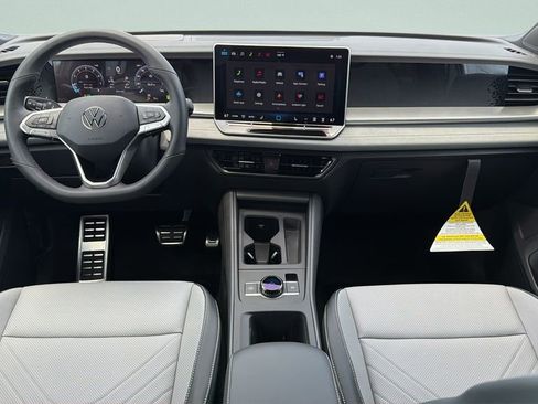 New 2026 Volkswagen Tiguan SE R-Line FWD image 10
