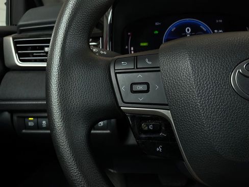 Used 2025 Toyota Camry LE FWD image 34