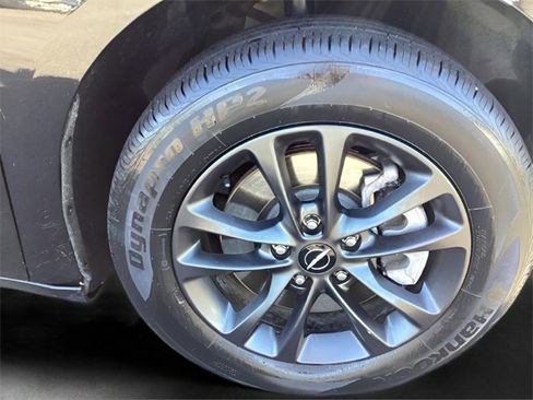 Used 2020 Chrysler Pacifica Touring-L image 12