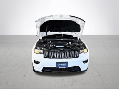 Used 2017 Jeep Grand Cherokee Altitude AWD/4WD image 22