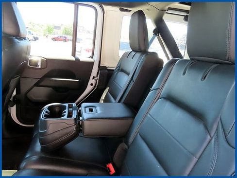 Used 2021 Jeep Wrangler Unlimited Sahara AWD/4WD image 10