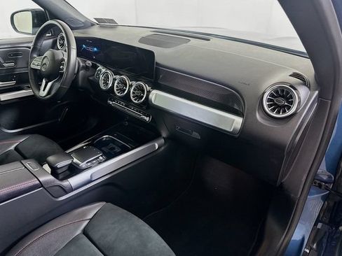 Used 2023 Mercedes-Benz GLB 250 4MATIC image 32