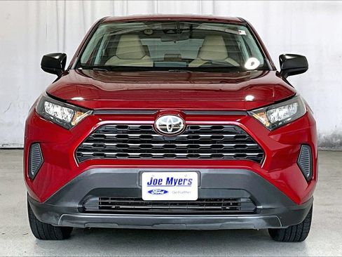 Used 2022 Toyota RAV4 LE FWD image 2
