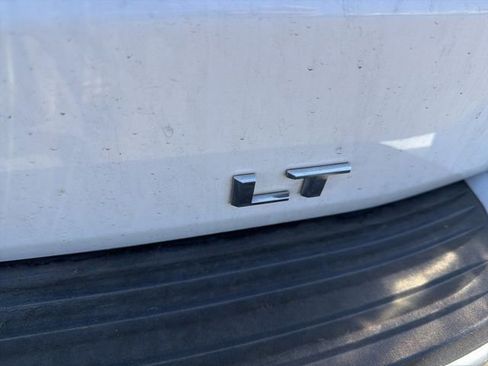 Used 2024 Chevrolet Suburban LT image 5