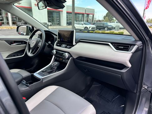 Used 2023 Toyota RAV4 XLE Premium image 27