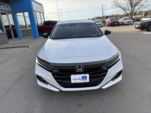 Used 2022 Honda Accord Sport image 2