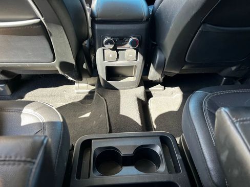 Used 2019 Ford Explorer XLT w/ Equipment Group 202A FWD image 28