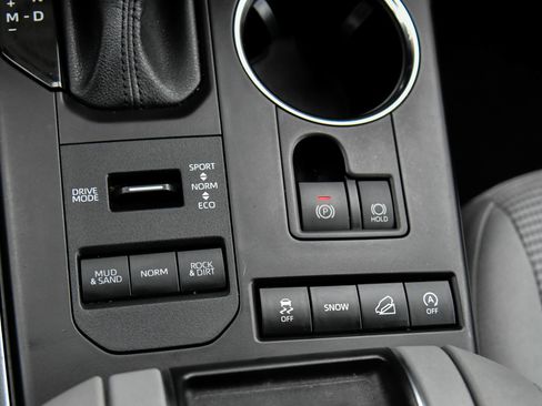 Used 2022 Toyota Highlander LE AWD/4WD image 26
