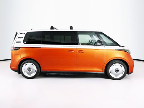 Used 2025 Volkswagen ID. Buzz 1st Edition RWD image 10