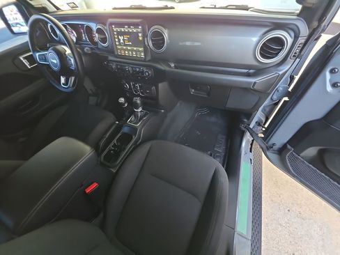 Used 2022 Jeep Wrangler Unlimited Sahara AWD/4WD image 30