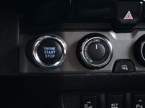 Used 2018 Toyota Tacoma TRD Sport image 22