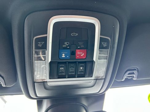 Used 2020 RAM 2500 Limited image 17