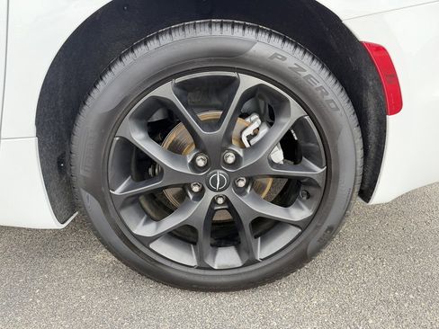Used 2025 Chrysler Pacifica Limited FWD image 9