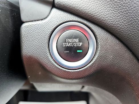 Used 2021 Chevrolet Equinox LT image 25