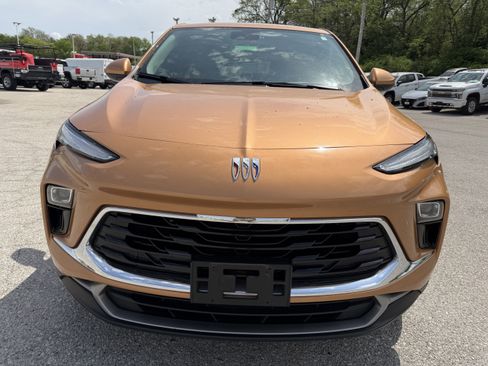 Used 2024 Buick Encore GX Preferred w/ Comfort Package image 2