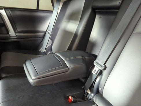 Used 2015 Toyota 4Runner SR5 Premium image 31