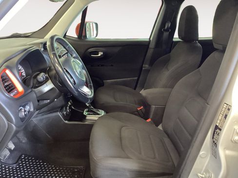 Used 2020 Jeep Renegade Latitude w/ UConnect 8.4 Nav Group AWD/4WD image 9