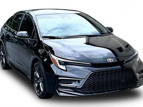 Used 2026 Toyota Corolla SE FWD image 3