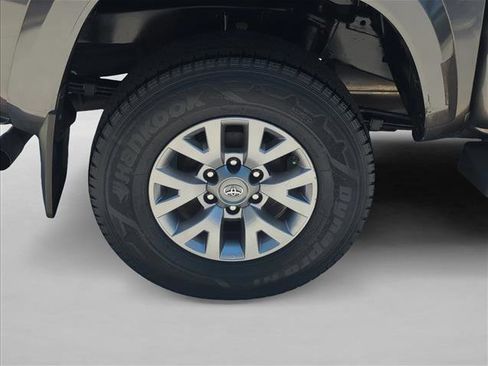 Used 2019 Toyota Tacoma SR5 RWD image 22