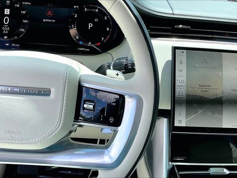 Used 2025 Land Rover Range Rover Long Wheelbase SE image 25