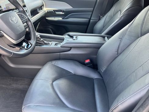Used 2024 Toyota Grand Highlander AWD image 10