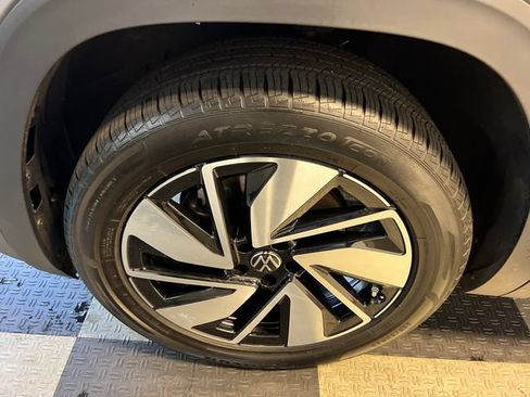 Certified 2025 Volkswagen Atlas SE AWD/4WD image 9