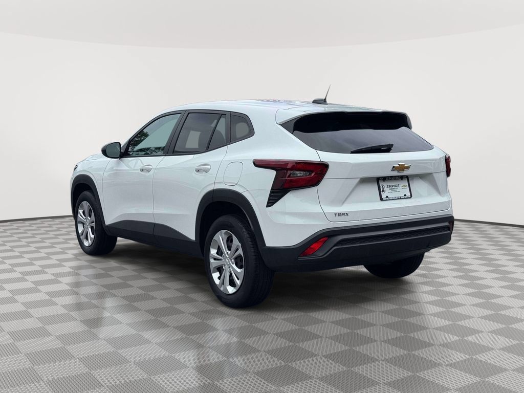 Used 2026 Chevrolet Trax LS FWD image 5