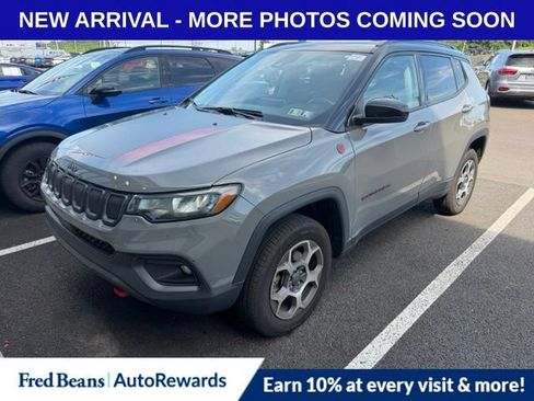 Used 2022 Jeep Compass Trailhawk w/ Sun and Sound Group AWD/4WD image 3