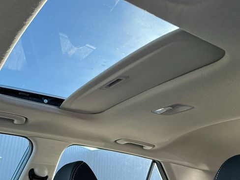 Used 2024 Hyundai Venue SEL image 20