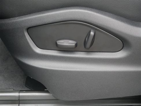 Certified 2025 Porsche Cayenne image 10