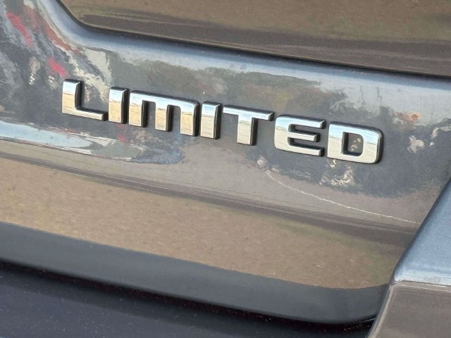 Used 2023 Jeep Grand Cherokee Limited AWD/4WD image 11